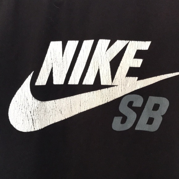 Nike T-shirt - Picture 2 of 6